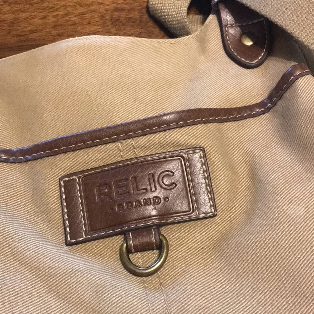 Relic Crossbody/Shoulder Bag by Fossil